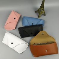 Étui à lunettes portable en cuir PVC souple, pochette de luxe pour lunettes avec bouton-pression, protection pour lunettes, vente en gros, logo personnalisé