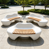 B011 Banc incurvé irrégulier en PRV avec plateau en bois lamellé, tabouret moderne d'extérieur pour centre commercial, cour, parc, espace de repos public