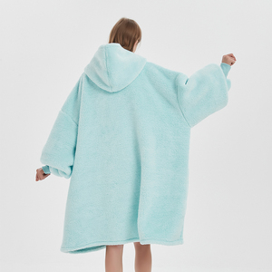 Accappatoio Invernale Oversize in Pile Eco-Friendly con Cappuccio, Lunghezza al Polpaccio, Stile Sherpa, con Coulisse, Unisex - Produzione ODM - Product Image 3