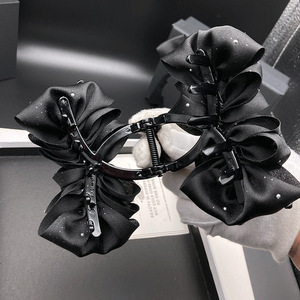 Pince à cheveux en satin noir, pince à cheveux en forme de griffe de requin, accessoire élégant pour chignon pour femmes. - Product Image 4