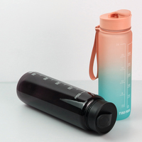 Bouteille d'eau de sport en plastique sans BPA avec sangle, personnalisable avec logo, pour la vente en gros