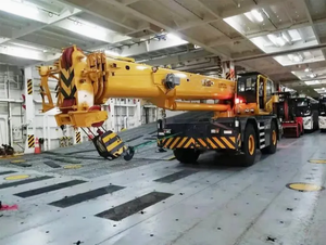 รถเครนบูมยืดหดได้ขนาดกะทัดรัด XCR30_Y 30 ตัน สำหรับงานยกวัสดุในพื้นที่ขรุขระ เหมาะสำหรับการจัดการวัสดุอย่างคล่องตัวในโครงการพัฒนาในเมืองและพื้นที่จำกัด - Product Image 3