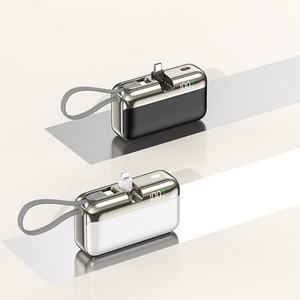 Chargeur portable universel à câble intégré, batterie externe d'urgence 22,5 W 10000 mAh à charge ultra-rapide - Product Image 2