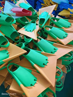 Palmes courtes en caoutchouc Rush Wave pour l'entraînement - Douces et confortables pour enfants et adultes, pour le surf, la plongée, la natation et le snorkeling