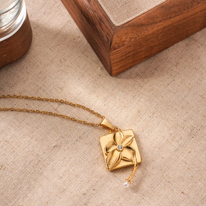 Collar con Colgante Cuadrado de Moda para Mujer, Acero Inoxidable 304, Galvanoplastia al Vacío, Elegante Tallado de Flores, Joyería que No se Destiñe - Product Image 5