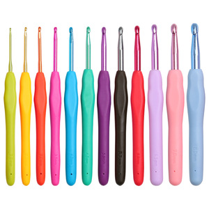 Juego <span class=keywords><strong>de</strong></span> <span class=keywords><strong>agujas</strong></span> <span class=keywords><strong>de</strong></span> ganchillo ergonómicas <span class=keywords><strong>de</strong></span> aluminio con agarre suave para manualidades DIY - Product Image 6