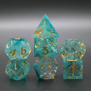Ensemble de dés <span class=keywords><strong>en</strong></span> résine de feuille d'or sculptée à la main <span class=keywords><strong>en</strong></span> vrac de gros pour le <span class=keywords><strong>jeu</strong></span> - Product Image 2