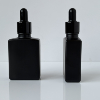 Grande quantité en stock, flacon d'huile essentielle en verre rectangulaire mat noir de 30 ml et 50 ml, flacons compte-gouttes de 1 oz