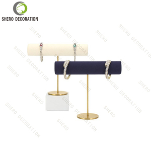 Expositor de mostrador de microfibra y metal para pulseras, brazaletes y relojes para joyería - Product Image 1