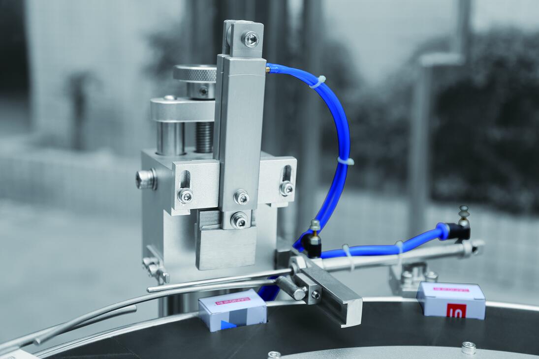 Многофункциональная полуавтоматическая машина для картонной упаковки бутылок, мягких трубок, блистеров, упаковочная машина для картонных коробок