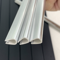 Profilé d'extrusion en PVC, UPVC, PP plastique, personnalisé, style industriel-moderne, avec finition brillante/mate, pour la décoration de bâtiments et la finition de céramique.