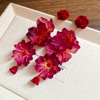 Boucles d'oreilles de luxe rouges haut de gamme en forme de fleur de diamant pour femme, style vintage, à la mode, polyvalentes, bijoux de fête, directement de l'usine