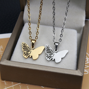 Collana Minimalista Elegante con Ciondolo a Farfalla Vuoto in Acciaio Inossidabile, Charm per Incisione Fai da Te - Product Image 1