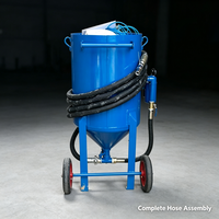 Machine de sablage vertical 0,4 m³ avec sablage stable pour le nettoyage des structures en acier
