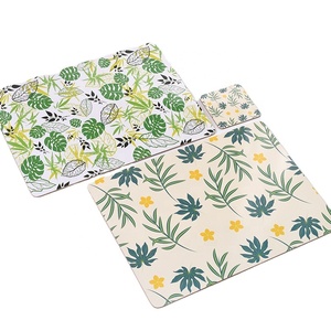 Napperons <span class=keywords><strong>de</strong></span> table personnalisés en gros avec impression <span class=keywords><strong>feuille</strong></span> <span class=keywords><strong>de</strong></span> forêt tropicale, support en liège, photos personnalisées, sublimation, en bois MDF - Product Image 5
