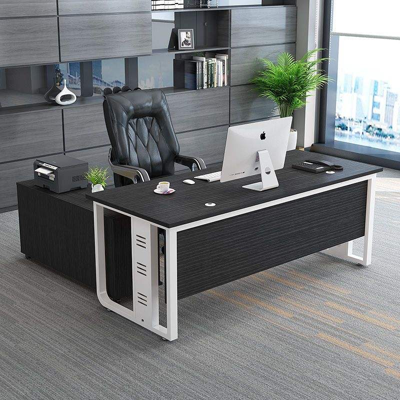 Bureau noir avec étagère blanche