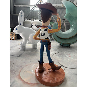 Vente d'usine : Statue grandeur nature Buzz <span class=keywords><strong>Woody</strong></span> en fibre <span class=keywords><strong>de</strong></span> verre, décoration <span class=keywords><strong>de</strong></span> fête d'anniversaire Toy Story, sculpture en résine pour enfants, Noël - Product Image 4