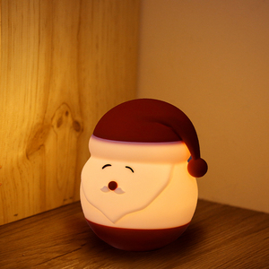 Fabrik Benutzerdefiniertes Logo Neue 7-Farben Mini LED-Nachtlicht USB 3D Weihnachtsbaum Hängender Weihnachtsmann Berührungssensor Raumdekoration - Product Image 4