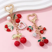 Porte-clés en émail Cœur de cerise perlé, Breloque créative en forme de fruit simulé pour sac à dos, Anneau de clés fait main pour femmes et filles, Bon cadeau