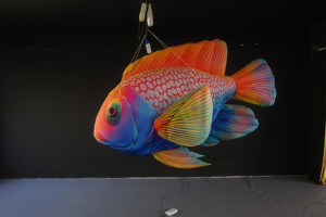 Publicidad para Promoción de Eventos: Modelos Inflables de Peces Tropicales, con Atmósfera Oceánica y Accesorios Decorativos Específicos para la Escena - Product Image 5