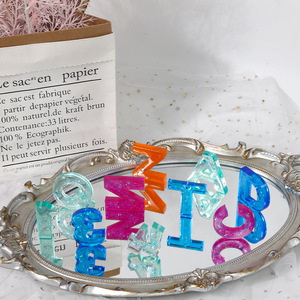 Moule en silicone DIY Yulixin avec trous pour pendentif lettre numérique et porte-clés – Vente transfrontalière à succès - Product Image 4