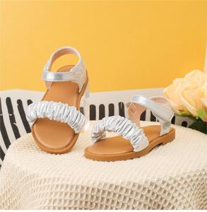 Sandales de style nouveau pour enfants, semelles souples, confortables, antidérapantes, sandales argentées, style féerique pour filles - Product Image 2