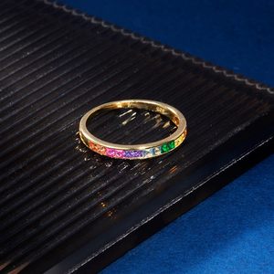 Bague Éternité Hius en Argent Sterling 925 Plaqué Or 18K pour Femme, Sertie de Zircons Cubiques Taille Émeraude Arc-en-ciel, Idéale pour Mariage - Product Image 4