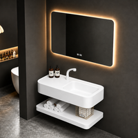 Cermin LED Vanity Kamar Mandi Dinding dari Batu Buatan Mewah dengan Kabinet Material Solid Surface untuk Hotel Modern
