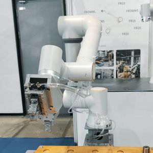 Robot industriel 6 axes haute vitesse HWINT OEM disponible pour le soudage robotisé, le traitement de tôles et la manutention en ligne - Product Image 1