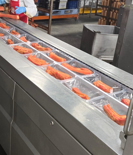 Automatic Vacuum Meat Packaging Machine Automatic Map Tray Sealing Machine Thermoforming Meat Packing Machine