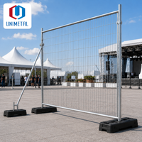 Panneaux de clôture temporaires portables en gros avec cadre en acier anti-corrosion et pieds détachables pour la construction et les événements