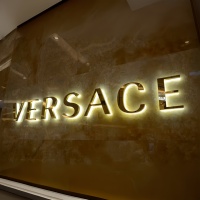 Enseigne LED en métal professionnelle pour une publicité efficace dans les entreprises et les hôpitaux