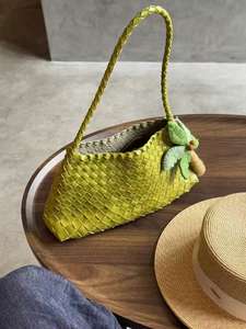 2025 nouveau haut de gamme femmes rétro sac à bandoulière en cuir véritable tissé à la main sous les bras sac <span class=keywords><strong>bateau</strong></span> forme - Product Image 2