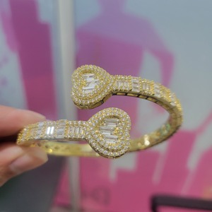 Bracelet Cœur Tendance Glacée en Or Plaqué avec Zircons Cubiques Baguette pour Femme, Bijou Cœur Diamanté Style Hip Hop - Product Image 2