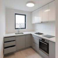 Maison conteneur préfabriquée de luxe extensible sur mesure, design moderne du milieu du siècle, écologique, avec salon et bureau intégrés
