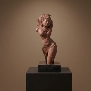 Statue classique de la déesse Salabhanjika – Motif de temple antique du Xe siècle - Product Image 2