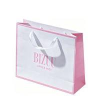 Sacs en papier cadeau rose avec logo personnalisé, sacs en papier avec poignée en satin de plusieurs tailles pour les magasins de vêtements