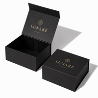 Nouvelle boîte cadeau rigide en carton de luxe, pliable, magnétique, avec grand logo en relief, revêtement UV haut de gamme, design personnalisé