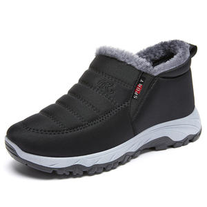 Nuevo estilo de invierno para hombres con botas de nieve gruesas y de felpa Zapatos de algodón cálidos y cómodos Zapatos deportivos casuales y de moda - Product Image 3