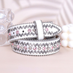 Cinturón de Cuero Rojo Personalizado con Hebilla de Ala de Corazón y Tachuelas de Diamantes de Imitación, Estilo Casual Dulce, Fábrica OEM ODM - Product Image 2