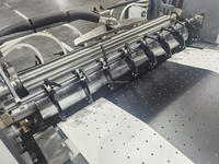 Machine d'emballage de boîtes multifonctionnelle avec positionnement automatique pour la fabrication de boîtes rigides