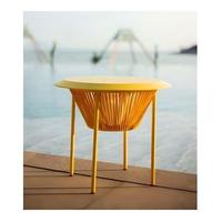 Tissage élégant en corde pour jardin, petite table d'appoint imperméable avec éclairage LED pour ensemble de mobilier d'extérieur