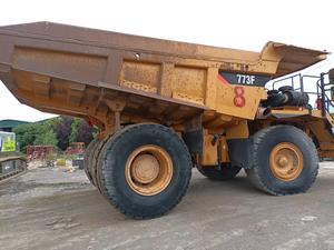 รถบรรทุกหนักสำหรับงานก่อสร้าง รุ่น 773F เครื่องยนต์ดีเซล สำหรับขนส่งในเหมือง 8x4 ความจุ 50 ตัน เกียร์อัตโนมัติ แอร์  พวงมาลัยซ้าย - Product Image 4