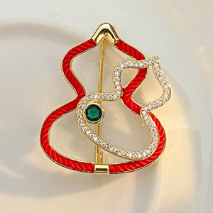 Nueva moda de gama alta estilo chino Ruyi broche exquisita calabaza roja con piedra de circón calabaza antiluz diseño de cuerda roja - Product Image 1