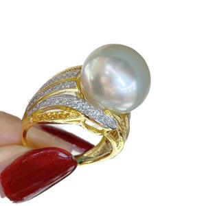 แหวนมุกทรงกลมขนาด 13-14 มม. คุณภาพเทียบเท่ามุกขาวออสเตรเลีย  พร้อมตำหนิเล็กน้อย  ทำจากเงินแท้ S925 - Product Image 5