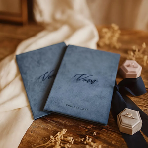 Livre <span class=keywords><strong>de</strong></span> Vœux <span class=keywords><strong>de</strong></span> Mariage en Velours Haut <span class=keywords><strong>de</strong></span> Gamme – Cadeau <span class=keywords><strong>de</strong></span> Luxe pour <span class=keywords><strong>les</strong></span> Mariés – Livrets <span class=keywords><strong>de</strong></span> Vœux Personnalisés pour Lui et Elle avec Détails du Mariage - Product Image 2