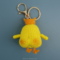 Porte-clés Poulet au Crochet Fait Main Crown Chick, Adorable Poupée Amigurumi en Fil Tricoté, Breloque de Sac, Cadeau Positif, Travail d'Aiguille