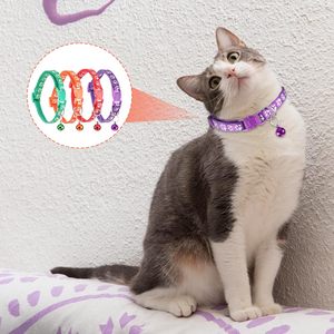 Collier pour chat et chien en nylon réglable avec clochette, motifs de pattes multicolores, vente en gros du fabricant - Product Image 6
