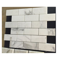 Carreaux de mosaïque en marbre moderne personnalisés, surface fendue en calcite, blanc doré, carreaux de salle de bain, carreaux muraux et de sol, pétales de fleurs