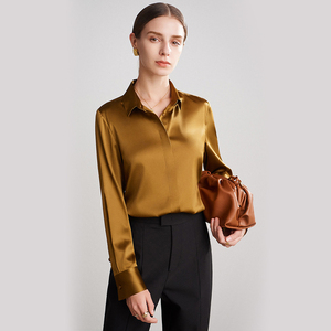 Camicetta da <span class=keywords><strong>Donna</strong></span> Minimalista <span class=keywords><strong>in</strong></span> Seta Satinata Dorata di Lusso a Maniche Lunghe con Bottoni, Ideale per Primavera/Estate - Vendita Diretta - Product Image 2